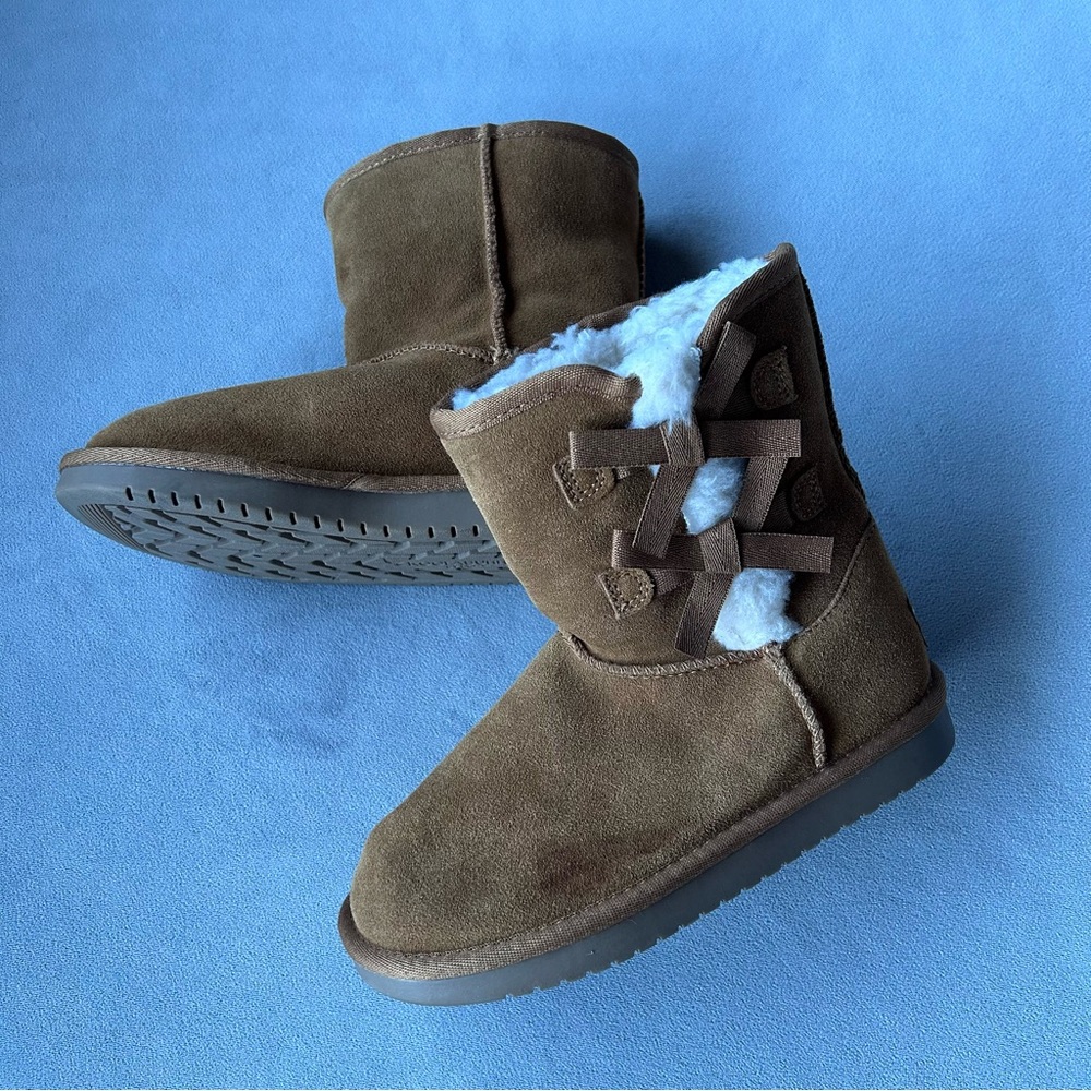 Koolaburra by Ugg ~ Victoria Short ~ Youth Size 1 ~ Chestnut